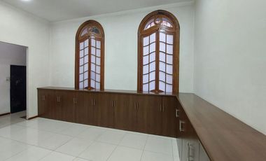 Propiedad comercial 2 pisos, sector República