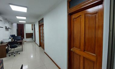 Propiedad comercial 2 pisos, sector República