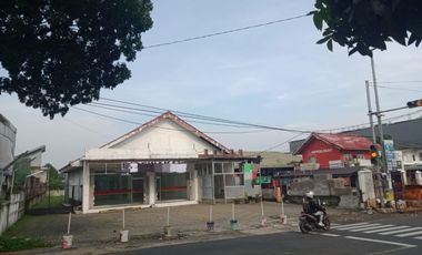 Disewakan  Tanah dan bangunan Ruko , Lokasi sangat strategis jarang ada  dipinggir jalan Raya