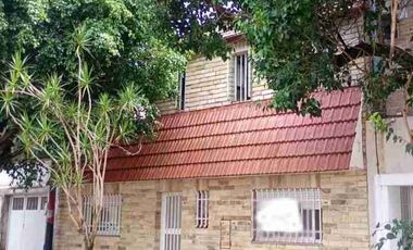 Se vende casa de 3 dorm .2 baños .Patio .parillero