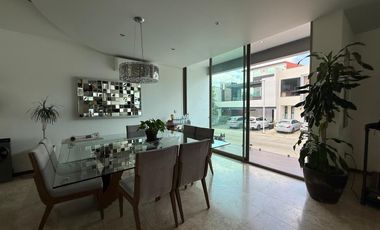 Residencia en Venta en Villa Verona Coto con Alberca