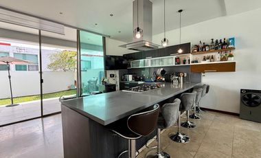Residencia en Venta en Villa Verona Coto con Alberca