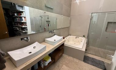 Residencia en Venta en Villa Verona Coto con Alberca