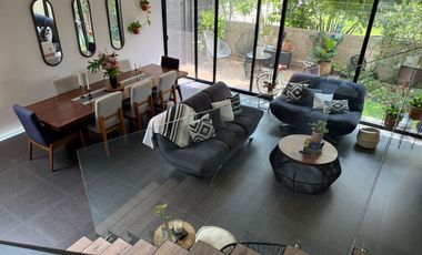 Residencia de lujo en ESQUINA dentro de coto en BOSQUES VALLARTA