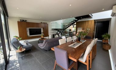 Residencia de lujo en ESQUINA dentro de coto en BOSQUES VALLARTA