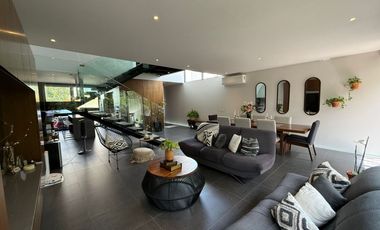 Residencia de lujo en ESQUINA dentro de coto en BOSQUES VALLARTA