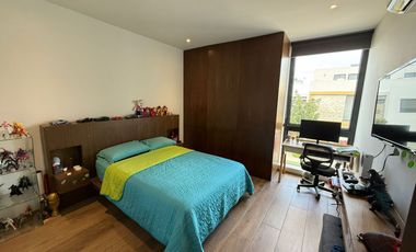 Residencia de lujo en ESQUINA dentro de coto en BOSQUES VALLARTA