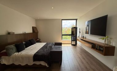 Residencia de lujo en ESQUINA dentro de coto en BOSQUES VALLARTA