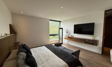 Residencia de lujo en ESQUINA dentro de coto en BOSQUES VALLARTA
