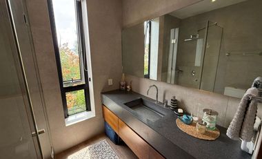 Residencia de lujo en ESQUINA dentro de coto en BOSQUES VALLARTA