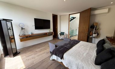 Residencia de lujo en ESQUINA dentro de coto en BOSQUES VALLARTA