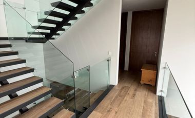 Residencia de lujo en ESQUINA dentro de coto en BOSQUES VALLARTA