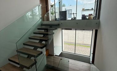 Residencia de lujo en ESQUINA dentro de coto en BOSQUES VALLARTA
