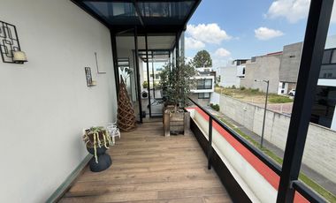 Residencia de lujo en ESQUINA dentro de coto en BOSQUES VALLARTA