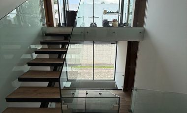 Residencia de lujo en ESQUINA dentro de coto en BOSQUES VALLARTA