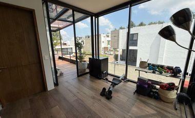 Residencia de lujo en ESQUINA dentro de coto en BOSQUES VALLARTA