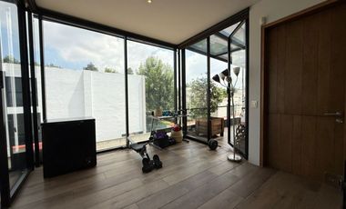 Residencia de lujo en ESQUINA dentro de coto en BOSQUES VALLARTA