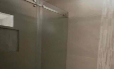 casa en venta a estrenar de 3 pisos sector Narancay baños de 5 habitaciones