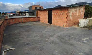 SE ARRIENDA CASA PARA EMPRESA / BODEGA