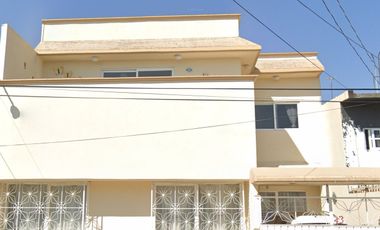 Casa en Venta en Residencial Coacalco, Cerca de Plaza Coacalco.