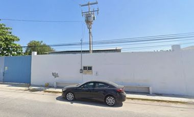 Conjunto Industrial en Venta: Bodega, Nave y Terreno con Infraestructura Especializada