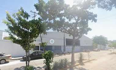 Conjunto Industrial en Venta: Bodega, Nave y Terreno con Infraestructura Especializada