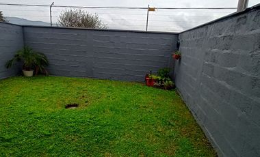 VENDO CASA CON JARDIN VALLE DE LOS CHILLOS SECTOR MIRASIERRA, CERCA A LA AV. ILALO, SAN LUIS SHOPPING, SUPERMAXI SAN GABRIEL. 3 HABITACIONES