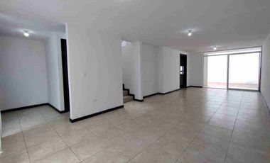 VENDO CASA CON JARDIN VALLE DE LOS CHILLOS SECTOR MIRASIERRA, CERCA A LA AV. ILALO, SAN LUIS SHOPPING, SUPERMAXI SAN GABRIEL. 3 HABITACIONES