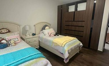 Baja de precio!!!excelente casa remodelada en Lomas del campestre