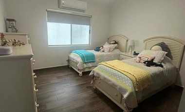 Baja de precio!!!excelente casa remodelada en Lomas del campestre