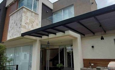 Nayon . Tranquilidad y confort. Casa en venta Urb. Juan Montalvo