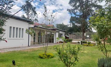 Nayon . Tranquilidad y confort. Casa en venta Urb. Juan Montalvo