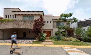 HERMOSA CASA EN RENTA EN COTO LOMA REAL