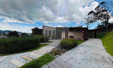 Casa campestre en Parcelación cerrada La Ceja