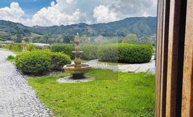 Casa campestre en Parcelación cerrada La Ceja