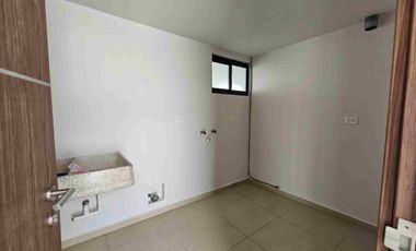 Casa en Renta en San Mateo Atenco de 4 recámaras a 2 calles de Av Lerma