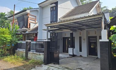 Dijual Rumah 2 Lantai 3 Kamar Tidur di Maguwojarjo Dekat Lotte Mart; Murah