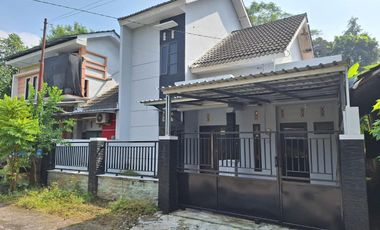 Dijual Rumah 2 Lantai 3 Kamar Tidur di Maguwojarjo Dekat Lotte Mart; Murah