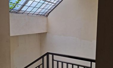 Dijual Rumah 2 Lantai 3 Kamar Tidur di Maguwojarjo Dekat Lotte Mart; Murah