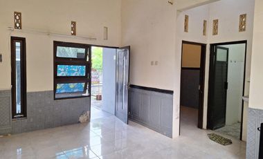 Dijual Rumah 2 Lantai 3 Kamar Tidur di Maguwojarjo Dekat Lotte Mart; Murah