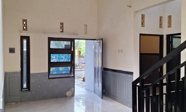 Dijual Rumah 2 Lantai 3 Kamar Tidur di Maguwojarjo Dekat Lotte Mart; Murah