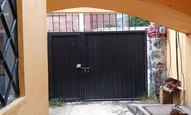 VENDO CASA DUPLEX MUY AMPLIA EN CALLE CERRADA A 10 MINUTOS DEL METROBUS EL CAMINERO EN TLALPAN