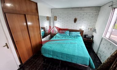 Casa de Dos Pisos Ampliada con 3 Dormitorios, 2 Baños, Villa Arturo Prat, Comuna de Quilicura.