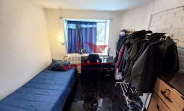 Casa de Dos Pisos Ampliada con 3 Dormitorios, 2 Baños, Villa Arturo Prat, Comuna de Quilicura.