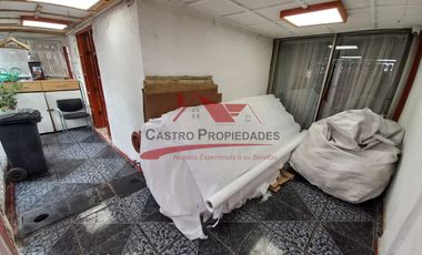 Casa de Dos Pisos con 4 Dormitorios, 1 Baño, Villa Santa Teresita, Comuna de Quilicura