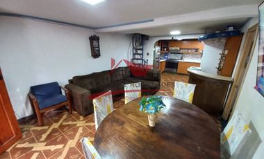 Casa de Dos Pisos con 4 Dormitorios, 1 Baño, Villa Santa Teresita, Comuna de Quilicura