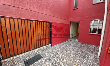 Hermosa Casa de Dos Pisos Ampliada con 2 Dormitorios, 1 Baño, Villa Los Jardines, Comuna de Quilicura.