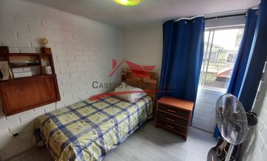 Hermosa Casa de Dos Pisos Ampliada con 2 Dormitorios, 1 Baño, Villa Los Jardines, Comuna de Quilicura.