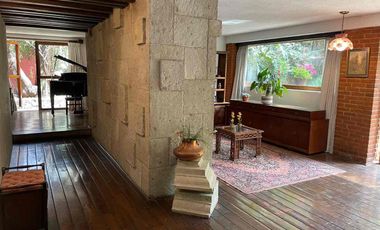 Increíble casa para remodelar en venta en San Angel Inn
