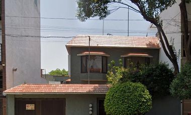 ¡Remate Bancario!, Casa en Avenida Clavería!